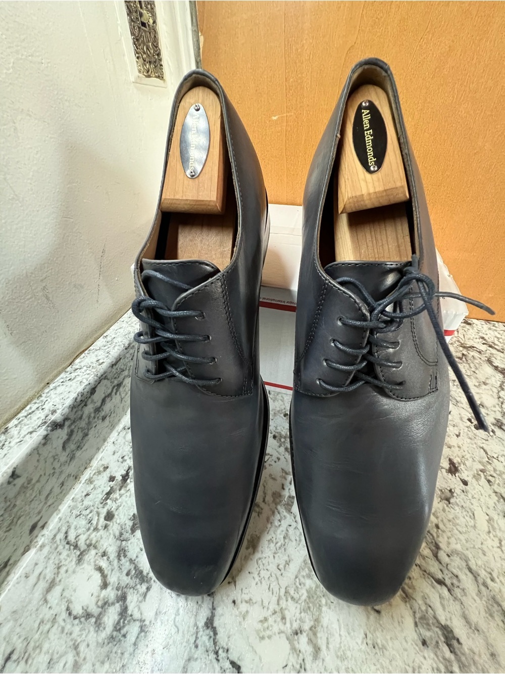 Robert Talbott Men's Black Leather Derby Oxfords grayish black worn twice